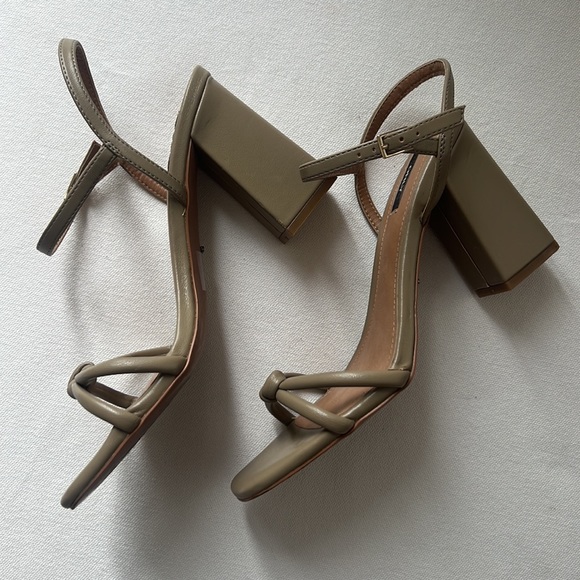 Moving sale - ONLY Sandals (until 04/10) - Picture 3 of 4